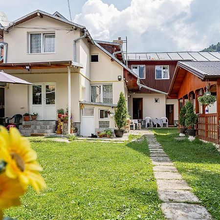 Pensiunea Montan Buşteni Exterior foto