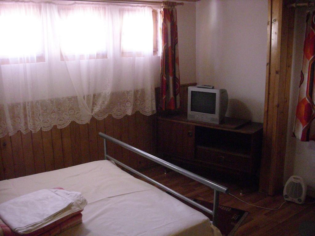 Pensiunea Montan Buşteni Zimmer foto