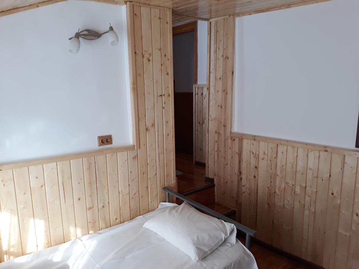Pensiunea Montan Buşteni Exterior foto