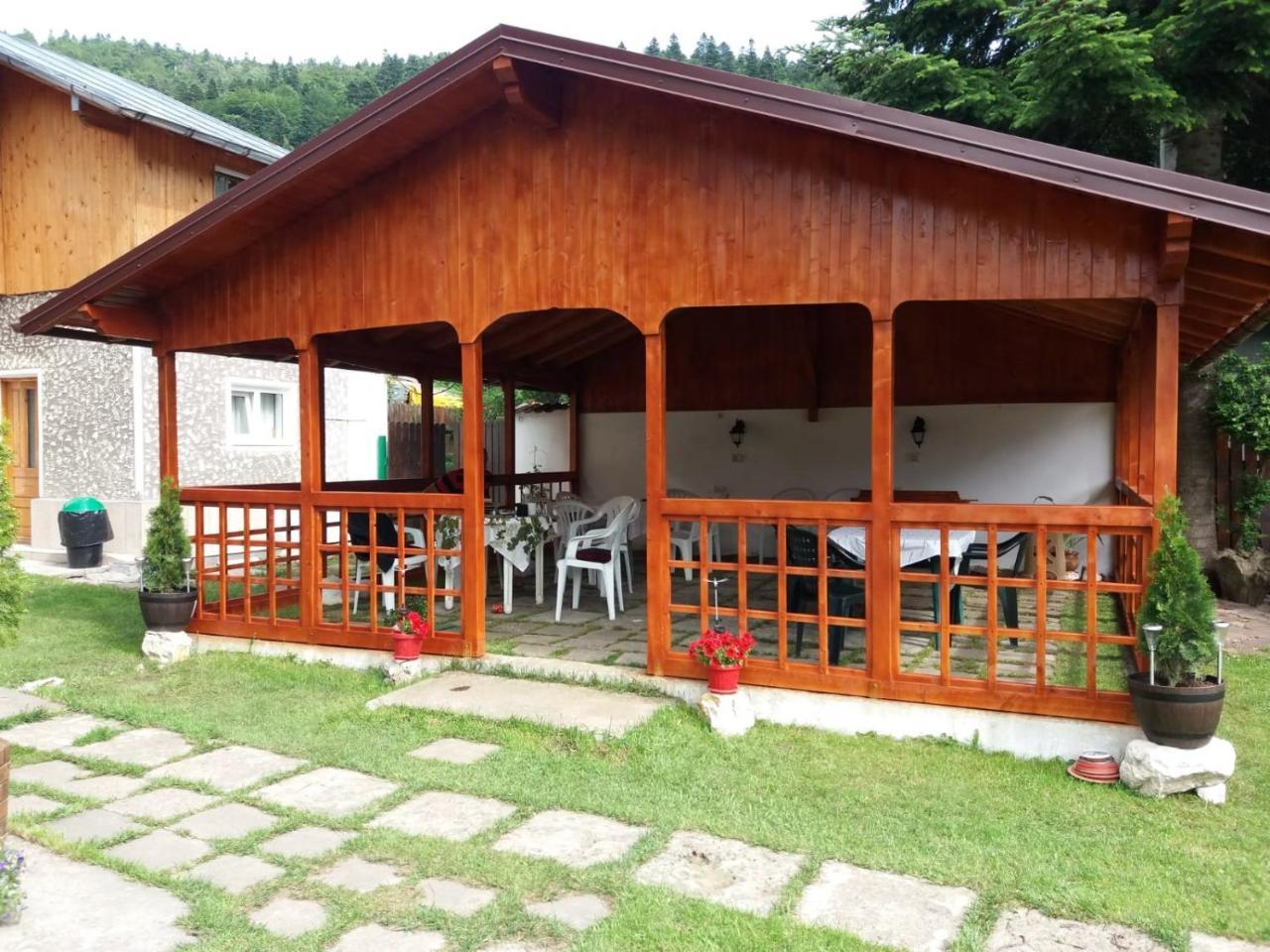 Pensiunea Montan Buşteni Exterior foto